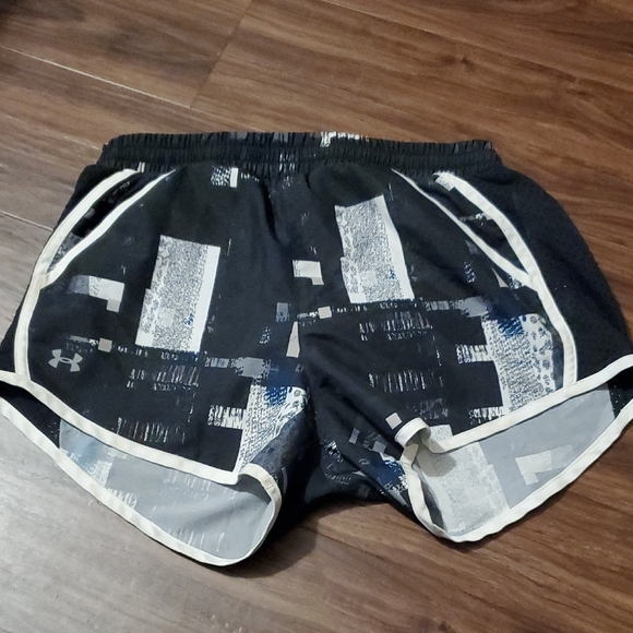 Under Armour Pants - Under Armour Women's Geometric Black and White Shorts